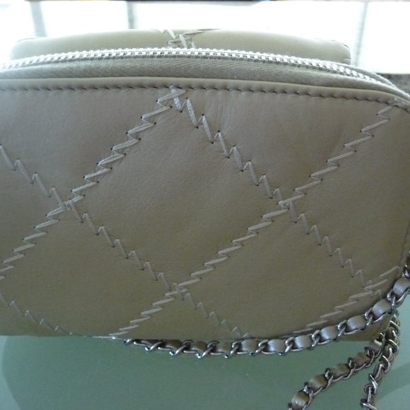 VERY RARE CHANEL ULTIMATE STITCH MINI HANDBAG - Picture 3 of 8